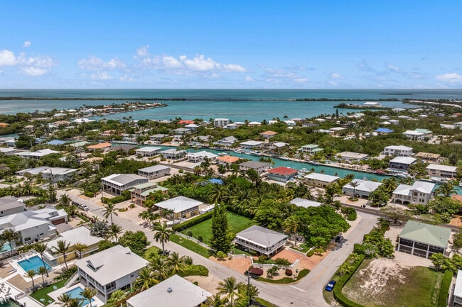 Building Photo - 235 W Seaview Cir