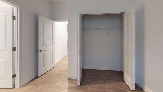 Building Photo - 7773 Lakes Edge Ln