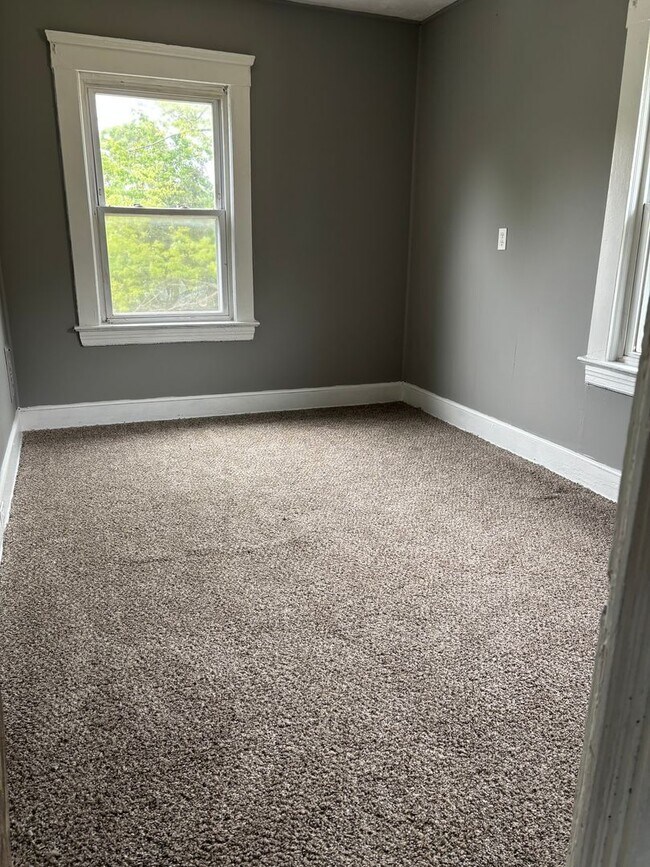 Building Photo - Charming 3-bedroom home, ready for you!