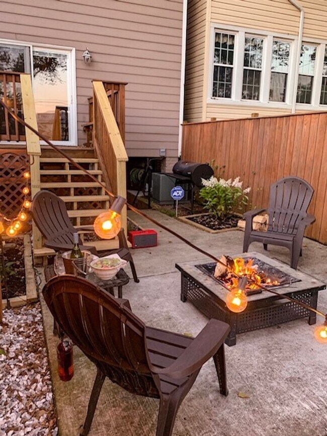 Building Photo - Petworth Stunner with Garage