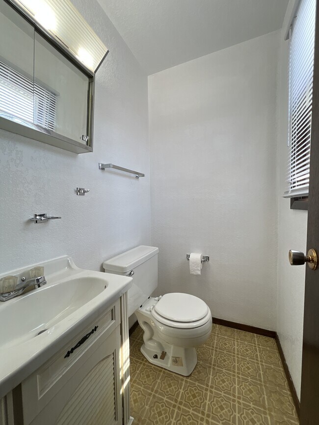 Building Photo - 3690 Keystone Dr