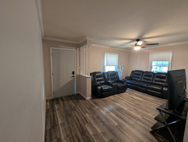 Building Photo - Rutland Ave