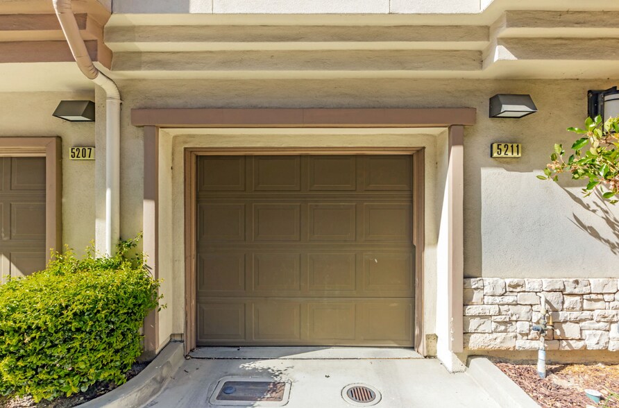 Building Photo - 5211 S Esprit Loop