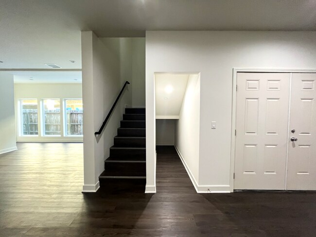 Building Photo - 4 Bed, 4.5 Bath Located in Hawthorne, CA