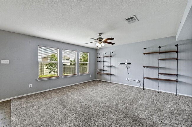 Building Photo - 214 Briarwood Dr