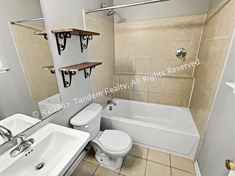 Building Photo - 1525 Luton St