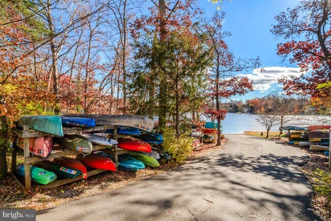 Building Photo - 6120 Beachway Dr