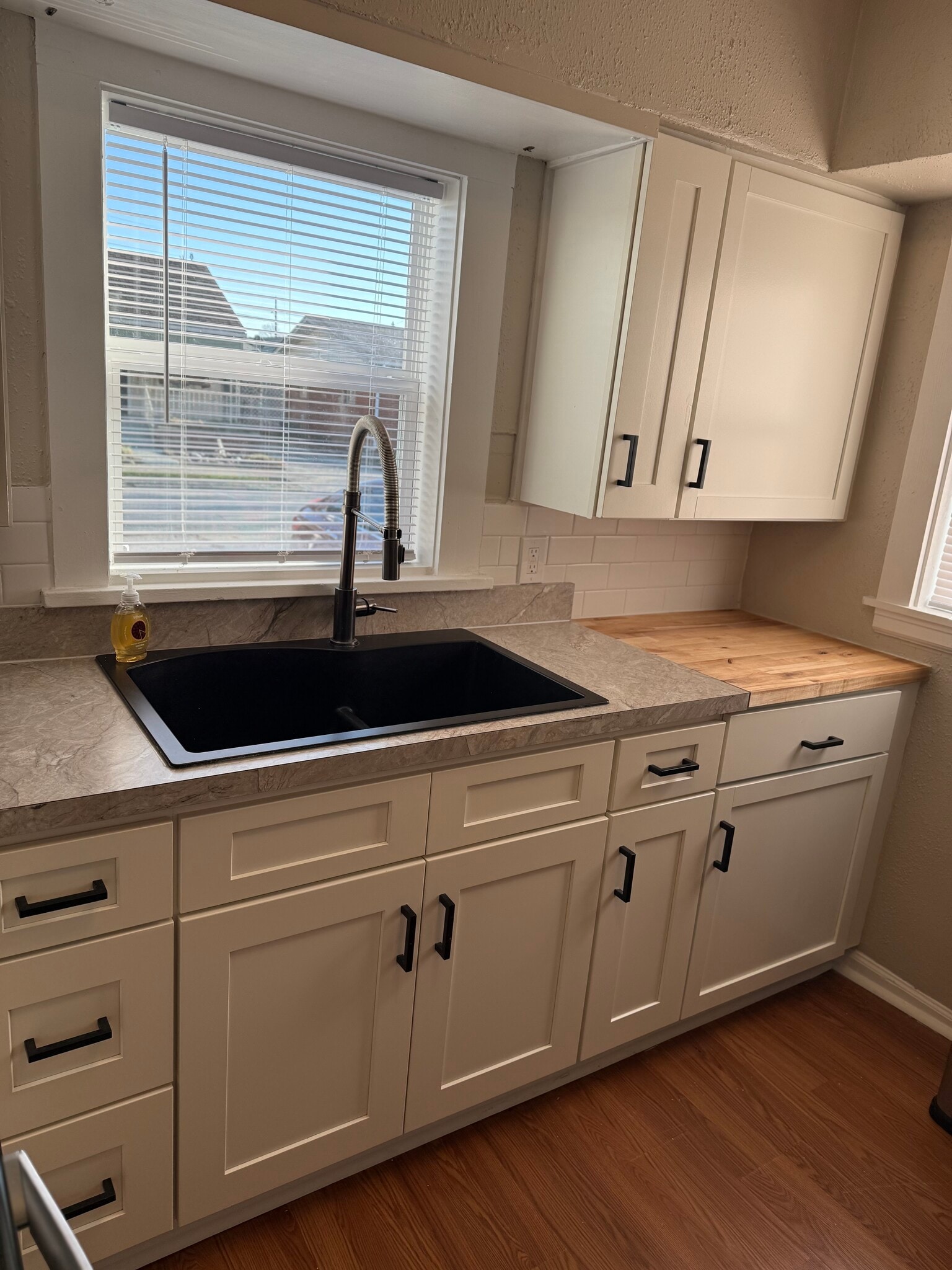 Building Photo - 509 E Mill St