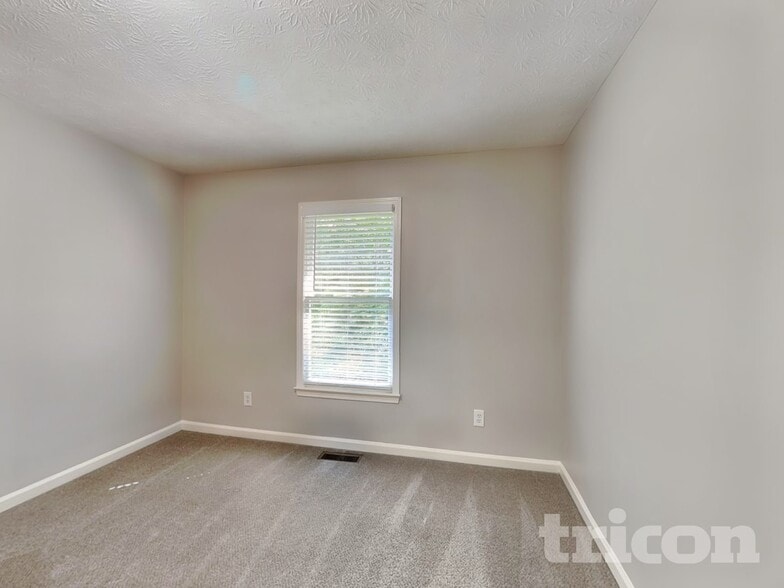 Building Photo - 5731 Newnan Cir