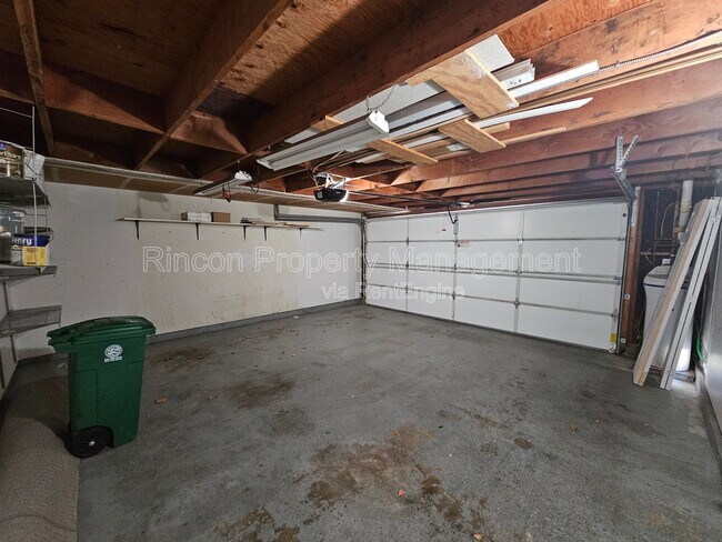 Building Photo - 2632 Captains Ave