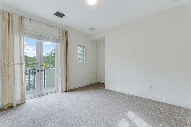 Building Photo - 10155 SW 75th Pl