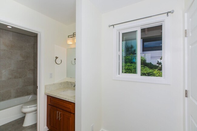 Building Photo - Newly built 2 bedroom 2 full bath full size kitchen + living area detached SFH Aiea Heights