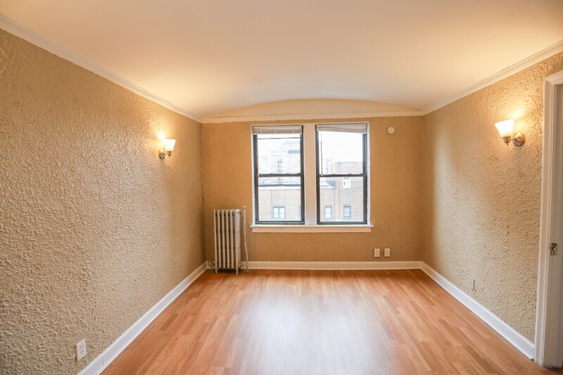 Building Photo - 1061 W Rosemont Ave