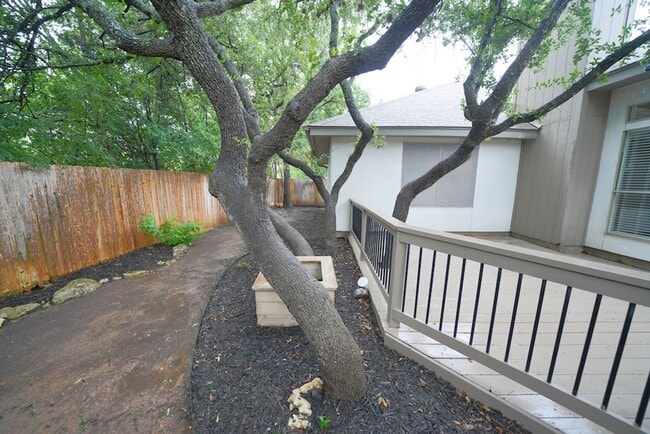 Building Photo - Beautiful Home in the desirable Shavano Ga...