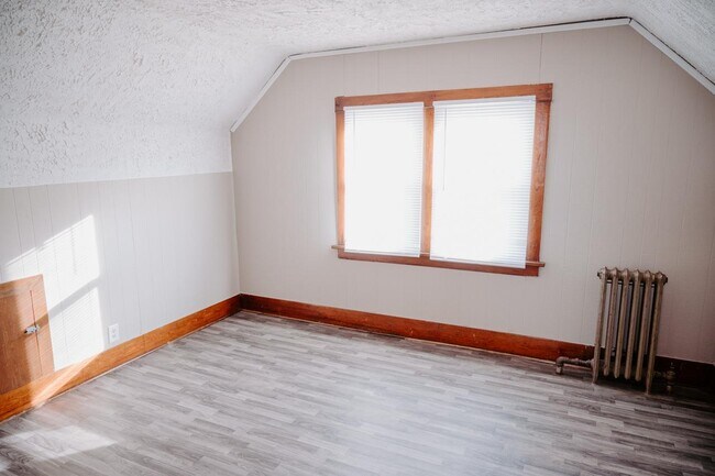 Building Photo - 2441 Templeton St