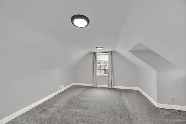 Building Photo - 10523 Howard Ave