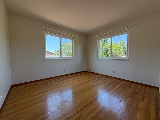 Building Photo - Charming Palo Alto Home with Beautiful Lan...