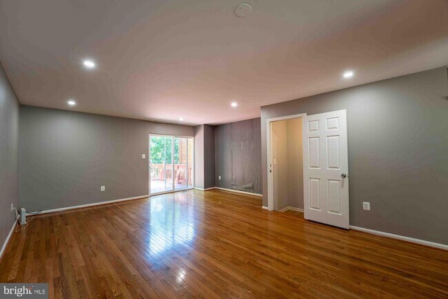 Building Photo - 18246 Fox Chase Cir
