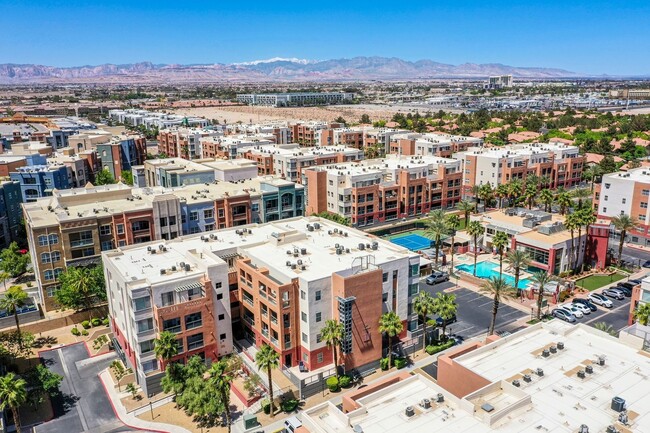 Building Photo - MOVE-IN READY PARK AVENUE UNIT