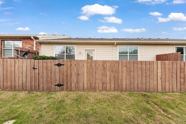 Building Photo - 252 Heritage Hill Dr