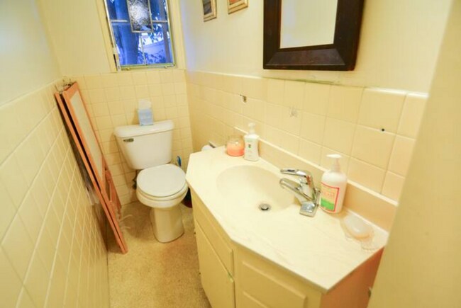 Half bath downstairs - 5394 Village Grn