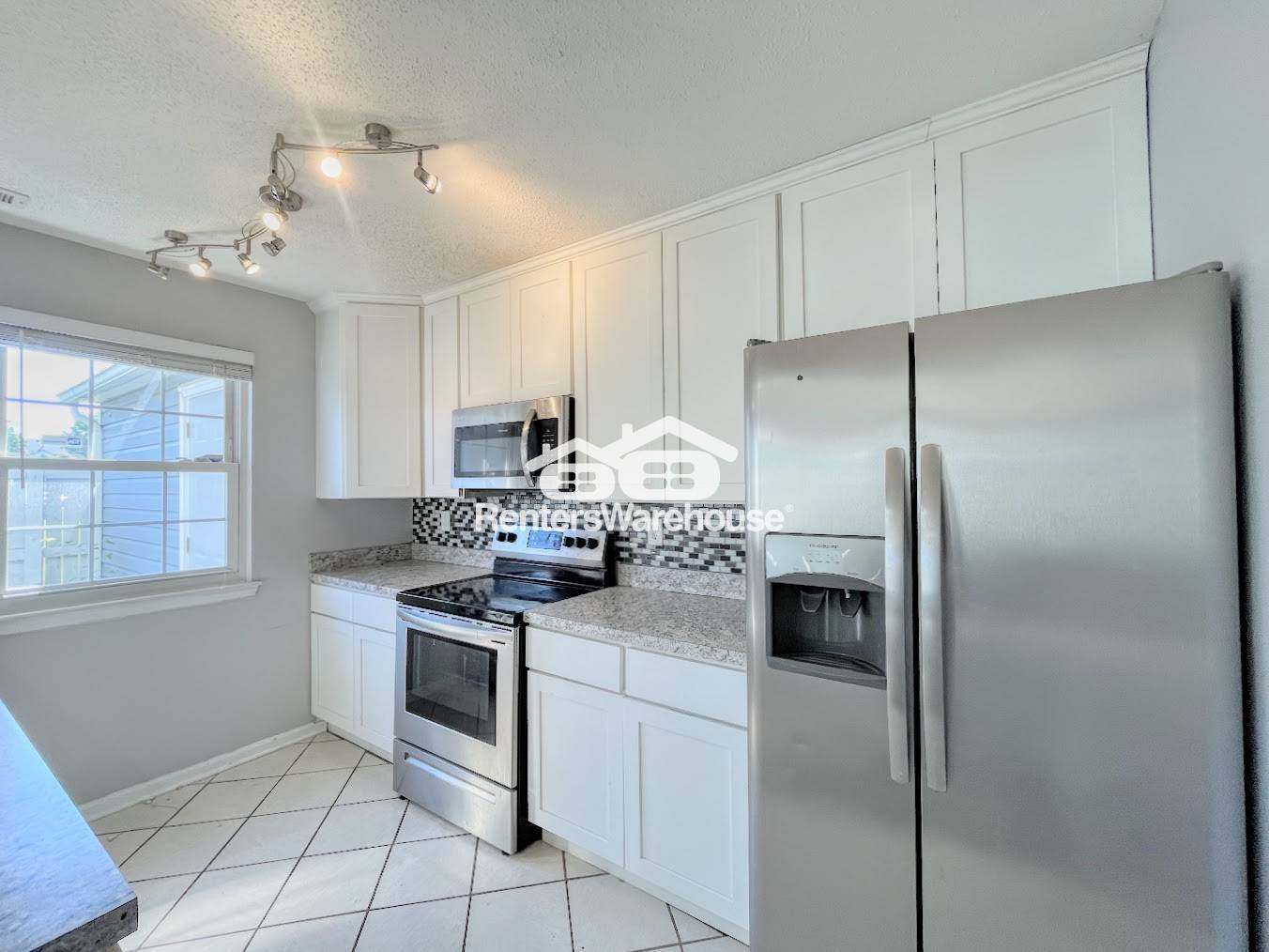 Building Photo - 651 Ridge Cir