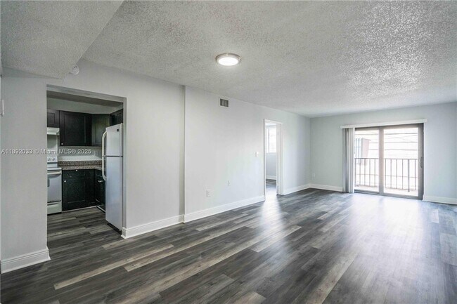 Building Photo - 6960 Rue Vendome