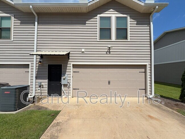 Building Photo - 4393 Village Oak Ln