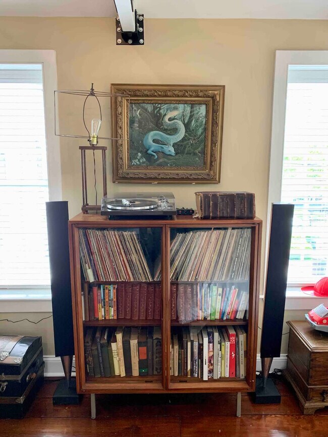 Building Photo - 15 Ferry St