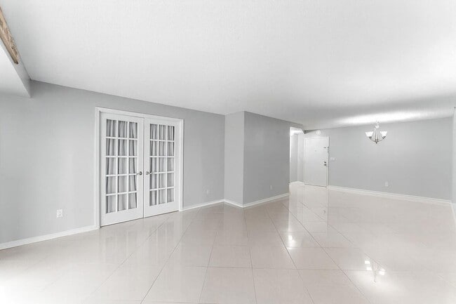 Building Photo - 3215 S Ocean Blvd