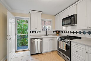 Building Photo - 869 Briarcliff Rd NE
