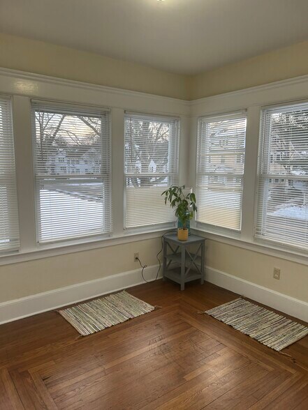 Building Photo - 1946 Chapel St