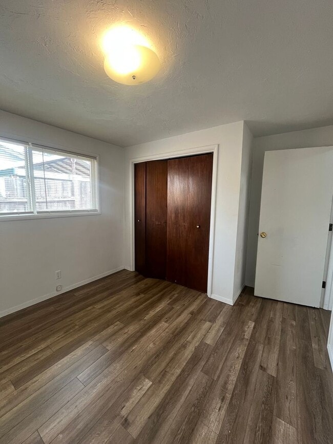 Building Photo - 2-Bedroom 1-Bathroom Duplex in Eugene