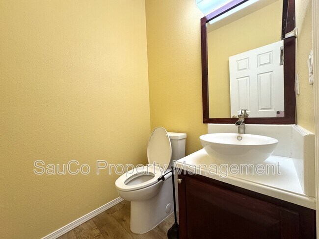 Building Photo - 11074 SW Washington St