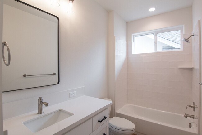 Building Photo - $500 MOVE IN SPECIAL OFF FIRST MONTHS RENT.