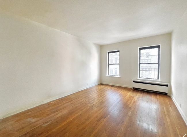 Building Photo - 942 1st Ave