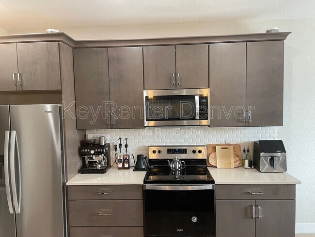 Building Photo - 9675 E Idaho Pl