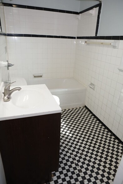 Building Photo - 603 Mayflower Dr