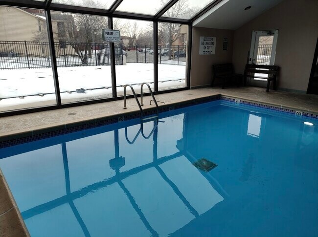 Building Photo - 2028 N Rand Rd