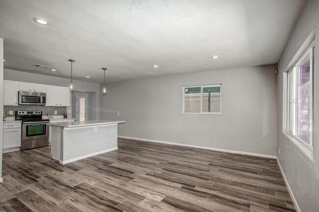 Building Photo - Beautiful Phoenix home