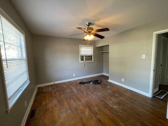 Building Photo - 826 Carneal Rd