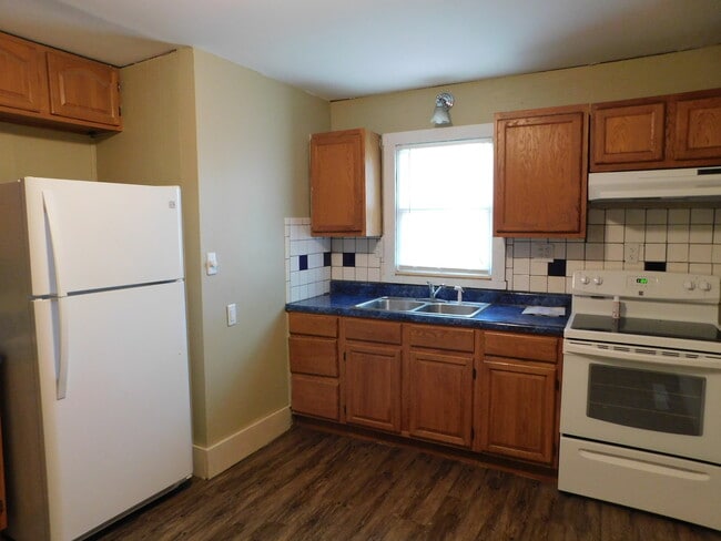 Building Photo - Affordable 3 bedroom/1 bath in El Dorado!