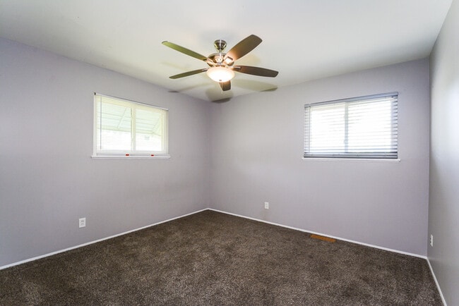 Building Photo - 455 Moule Dr