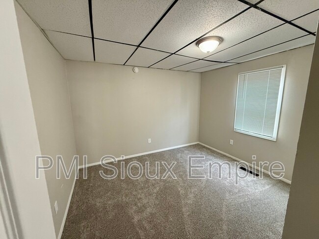 Building Photo - 316 N Sherman Ave