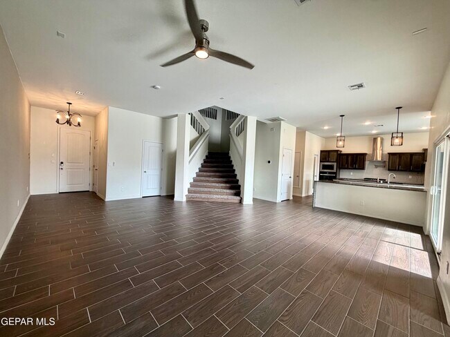 Building Photo - 122 Esther Trl