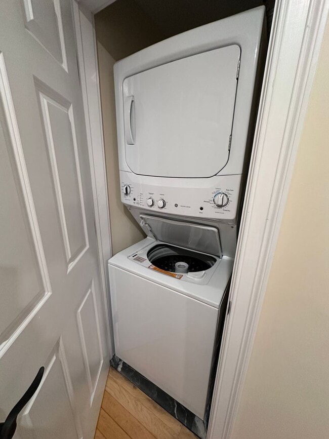 Building Photo - 416 Pearl St