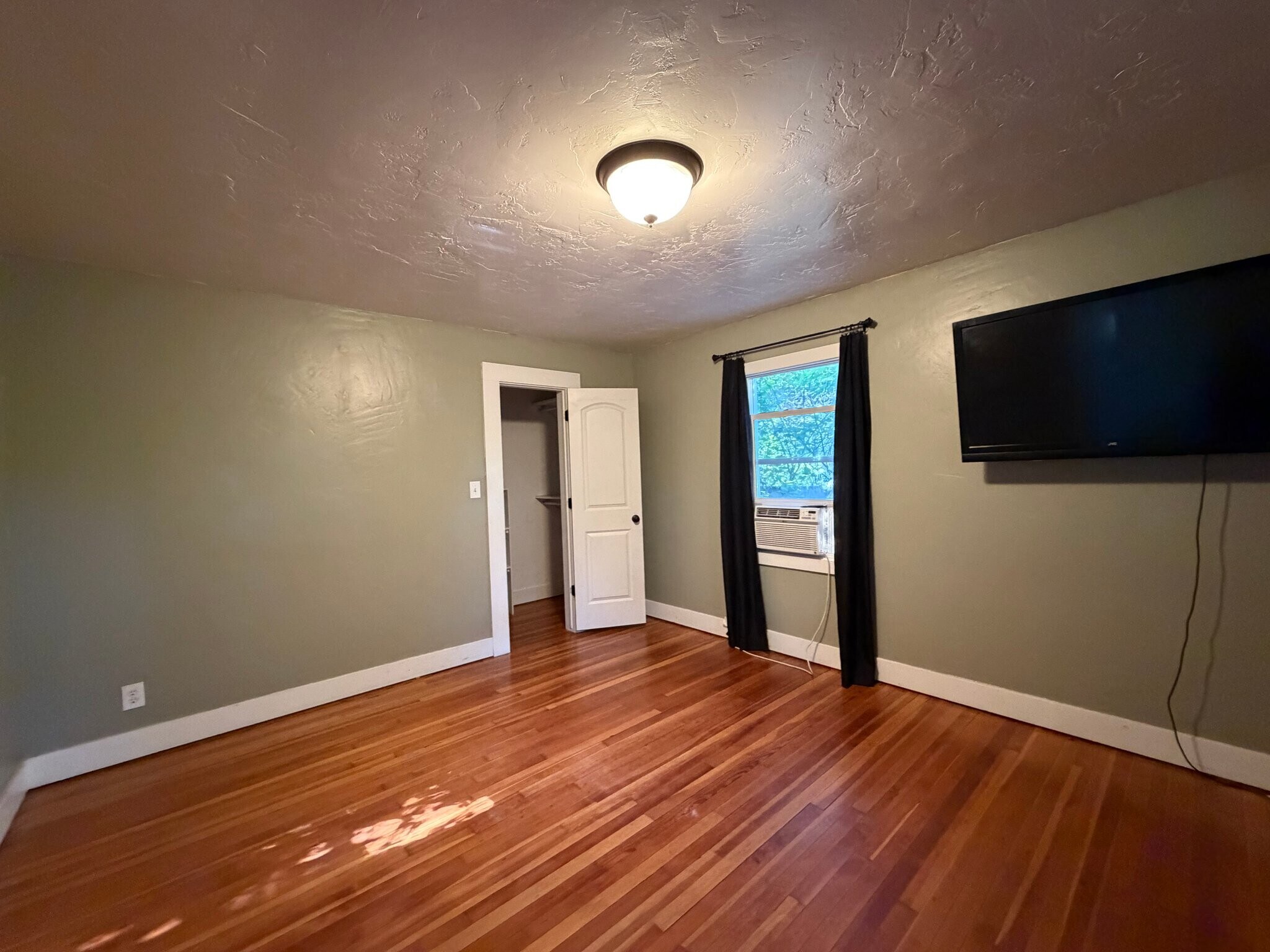 Building Photo - 140 W 500 S