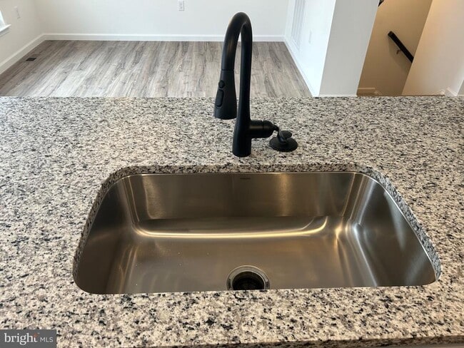 Building Photo - 8177 Lenker Dr