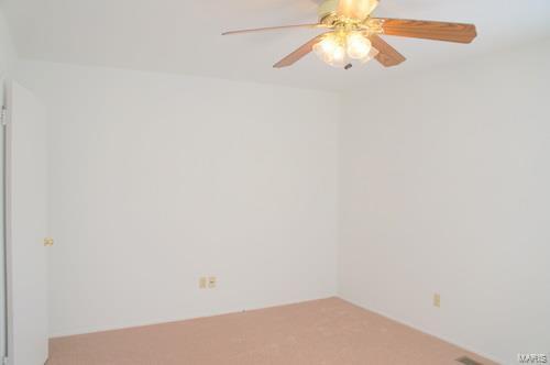 Building Photo - 715 White Oak Dr