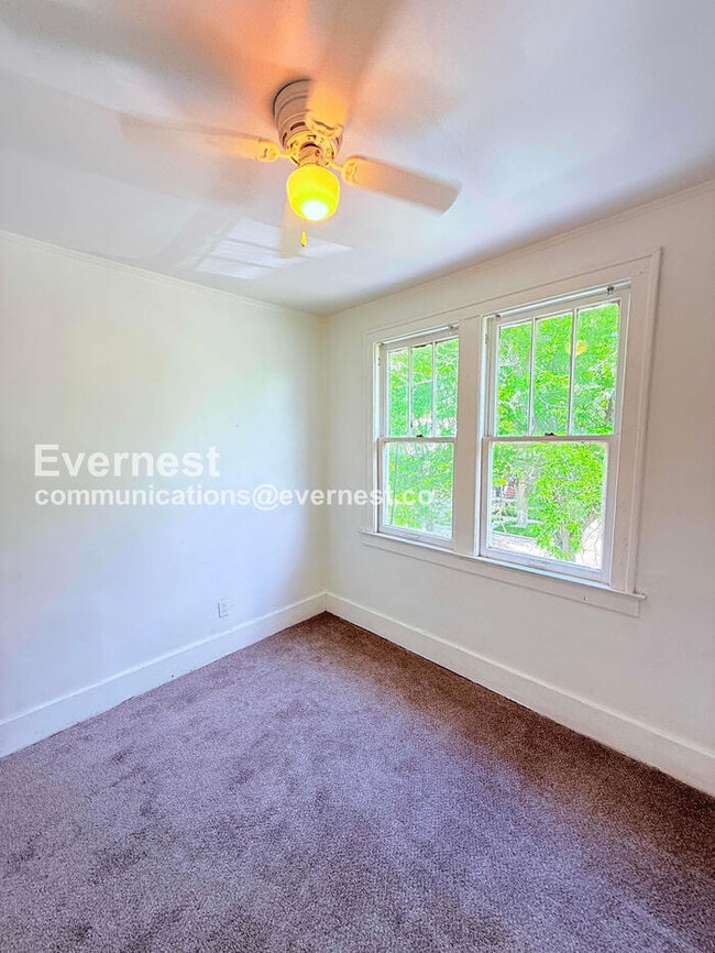 Building Photo - 4 Bed/2 Bath Home with Fenced Yard / Vouchers Accepted / Available Soon!
